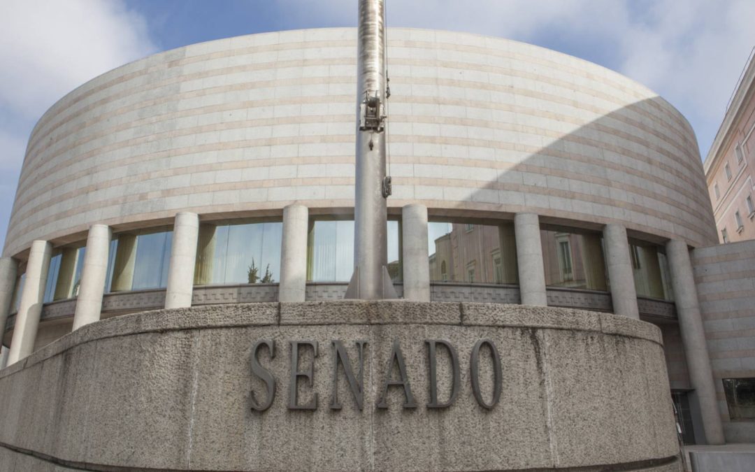 El Senado rechaza reducir el IVA en la minuta de los abogados