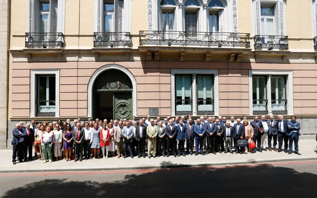 El pleno del Consejo General de la Abogacía se concentra contra los impagos del turno de oficio