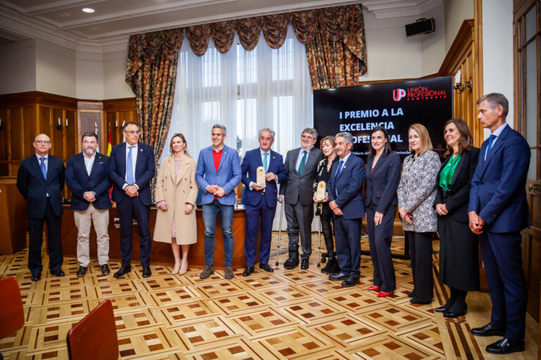 Victoria Ortega reconocida con el Premio a la Excelencia Profesional de Unión Profesional Cantabria